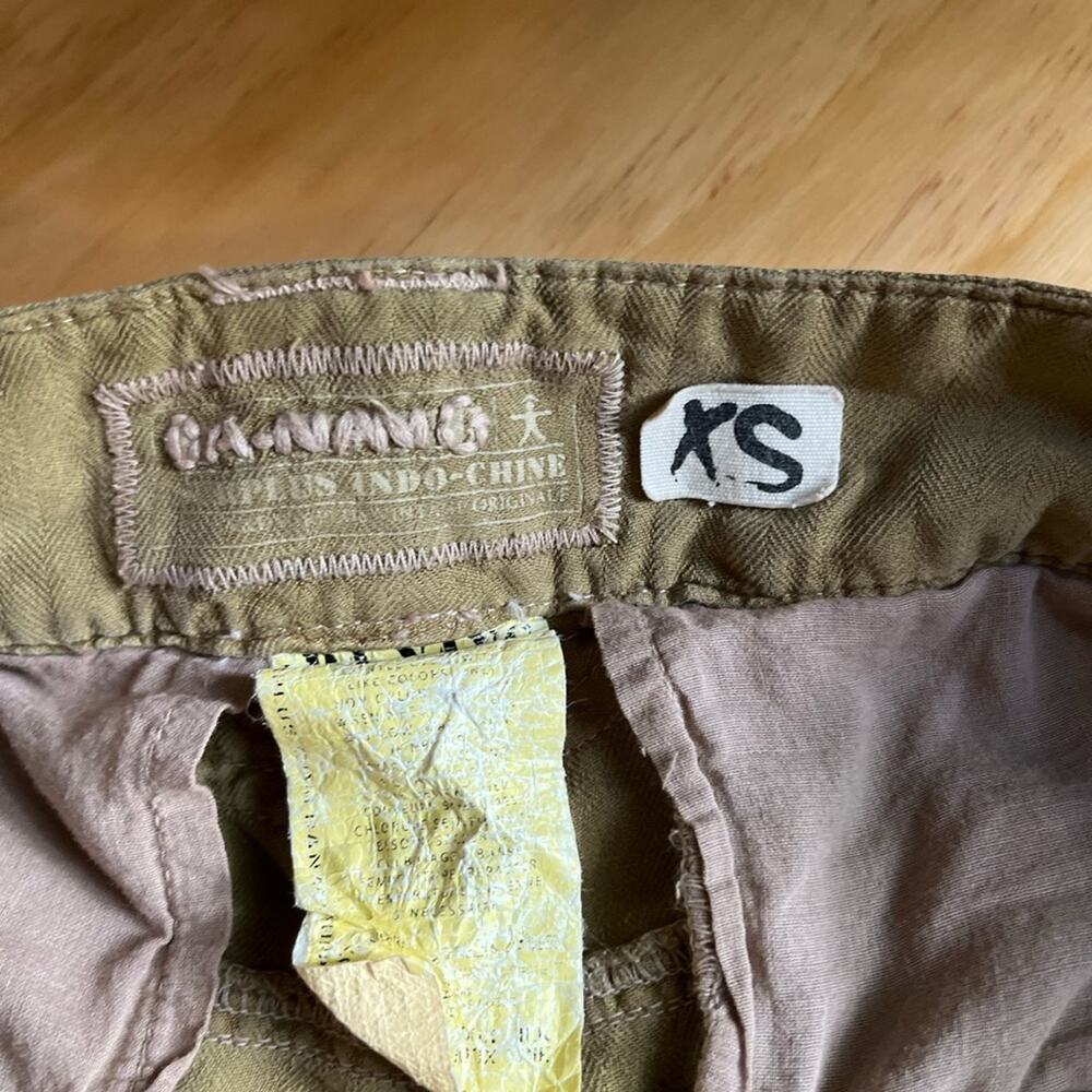 Da-Nang Tan Cargo Shorts with Embroidery - Picture 4 of 4